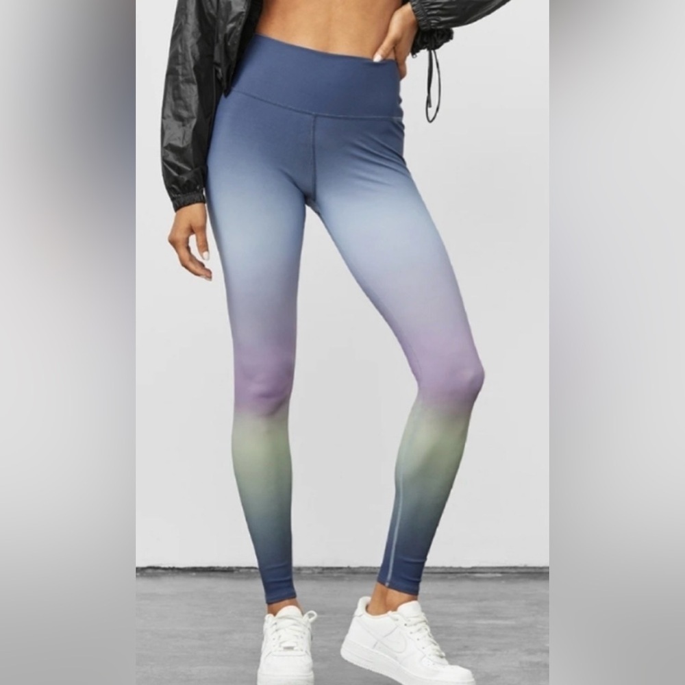 Alo Yoga Vapor High Waist Leggings Size S Gradient Dusk Sky Purple 28” Inseam